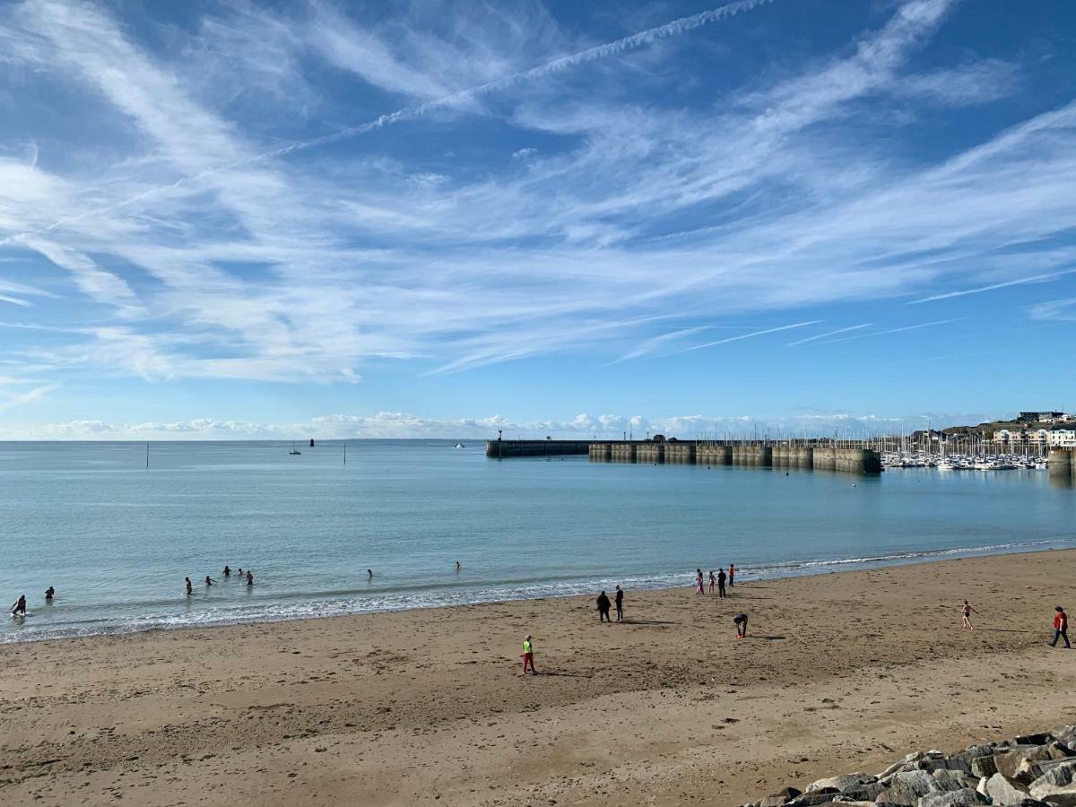 Les Pieds Dans L'Eau Acces Direct A La Plage ! グランビル エクステリア 写真